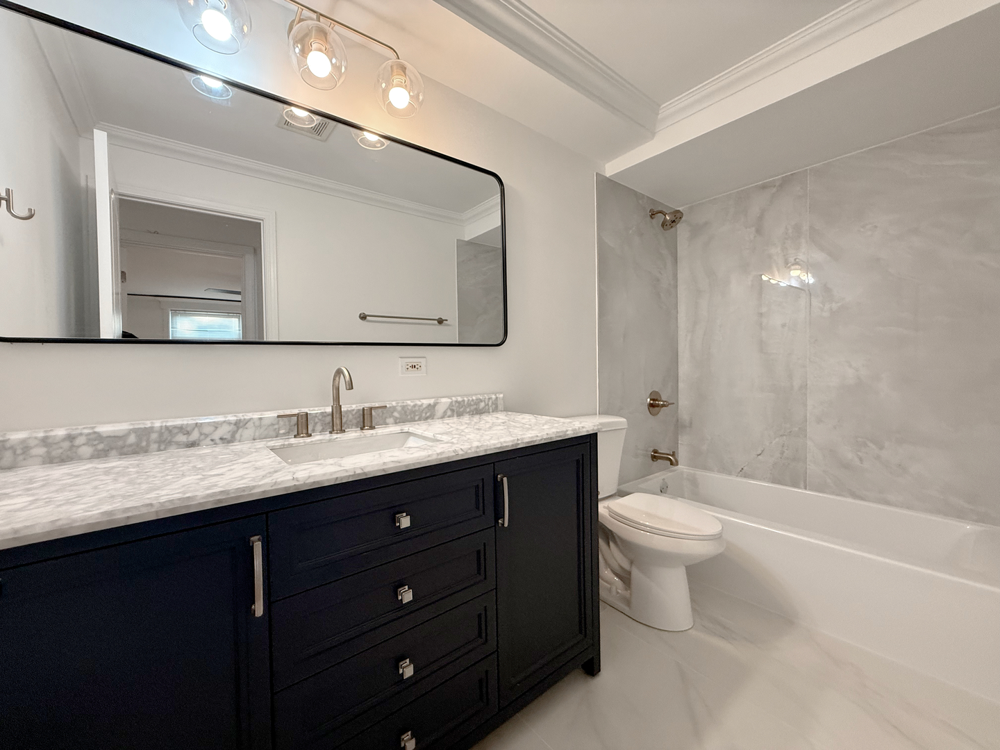 5037 N East River Road #1B, Norridge, IL 60706