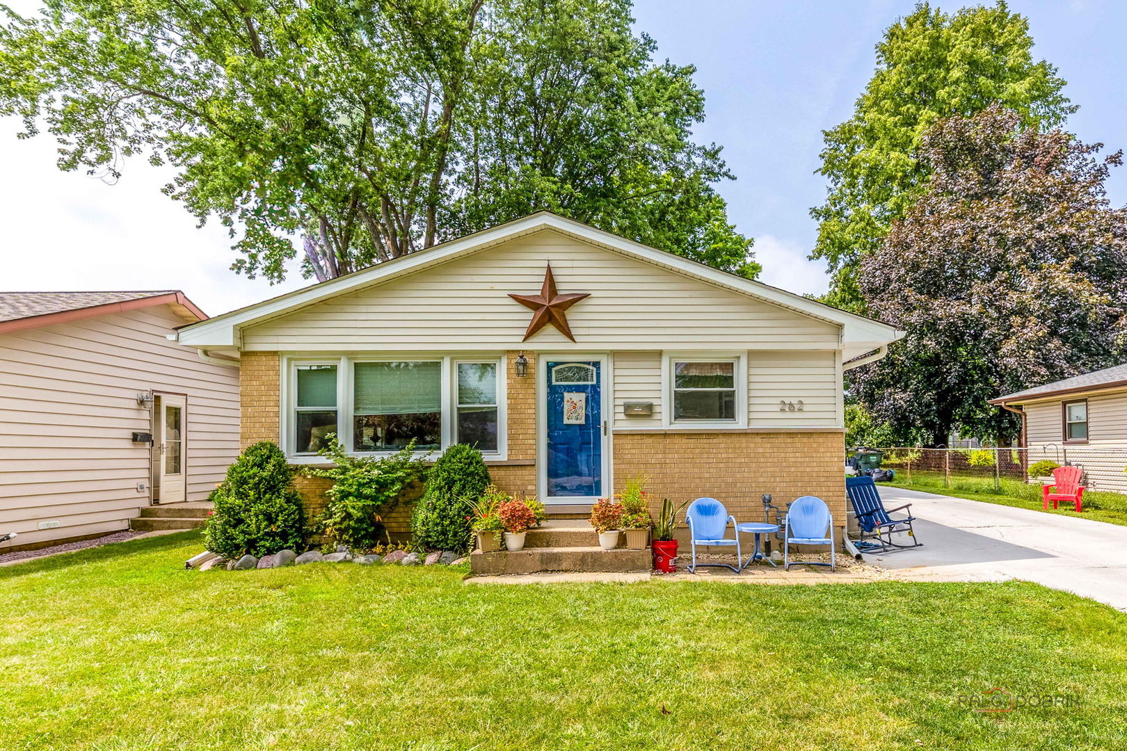 262 N Fairlawn Avenue, Mundelein, IL 60060