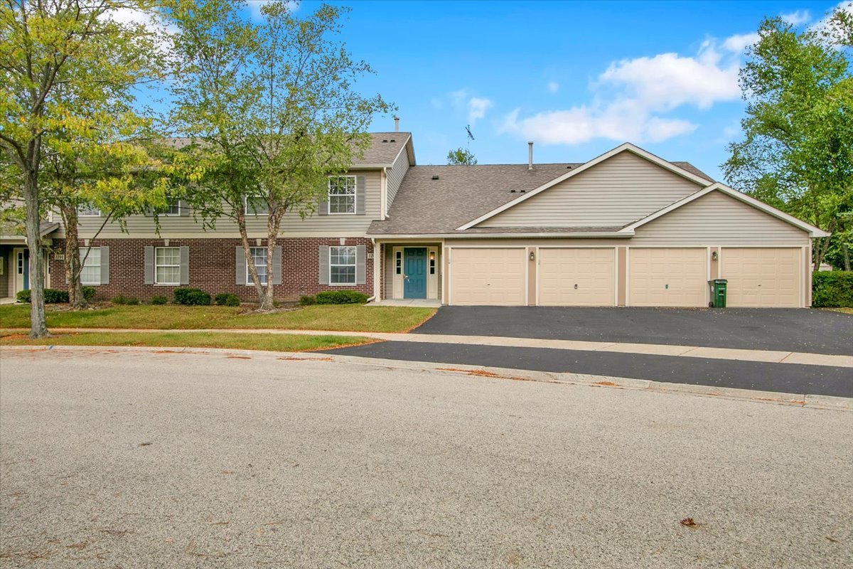 1248 N Red Oak Circle #2, Round Lake Beach, IL 60073