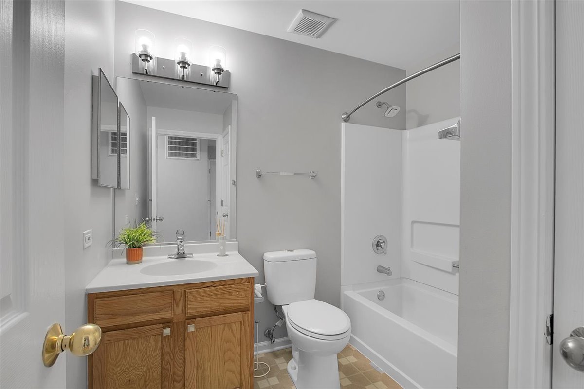 1248 N Red Oak Circle #2, Round Lake Beach, IL 60073