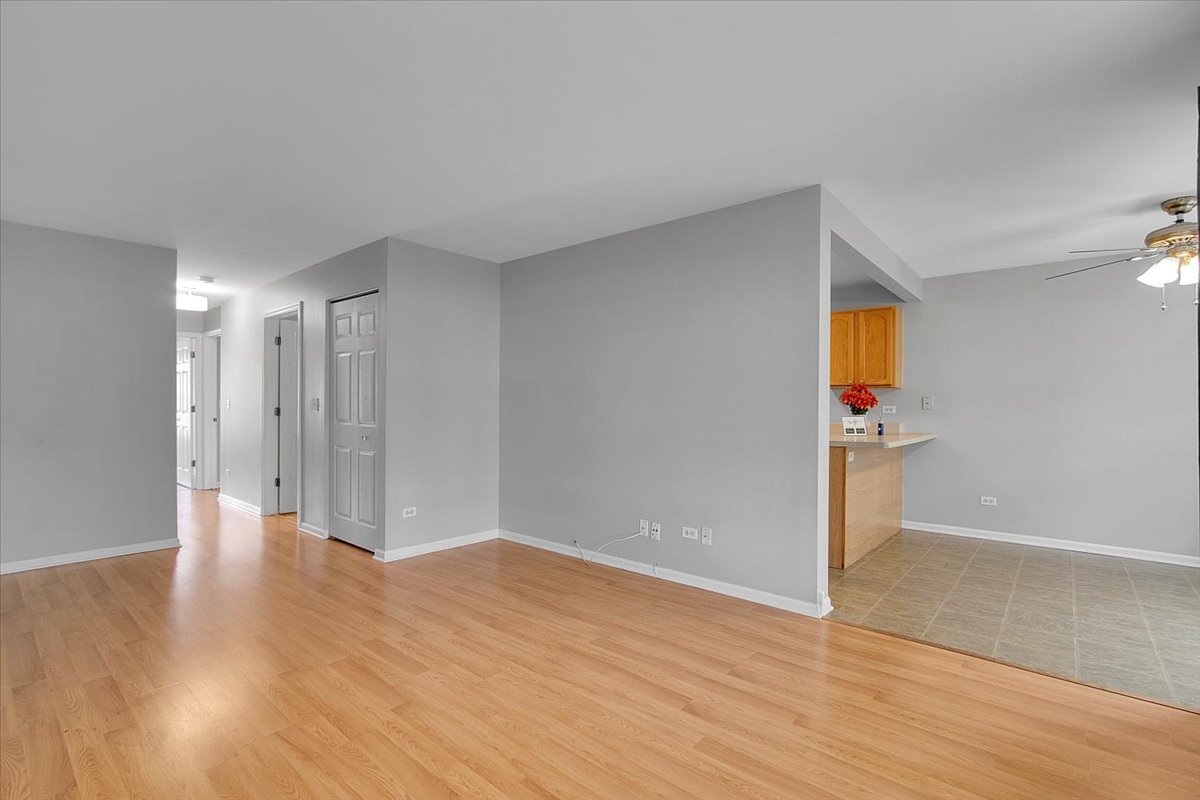 1248 N Red Oak Circle #2, Round Lake Beach, IL 60073
