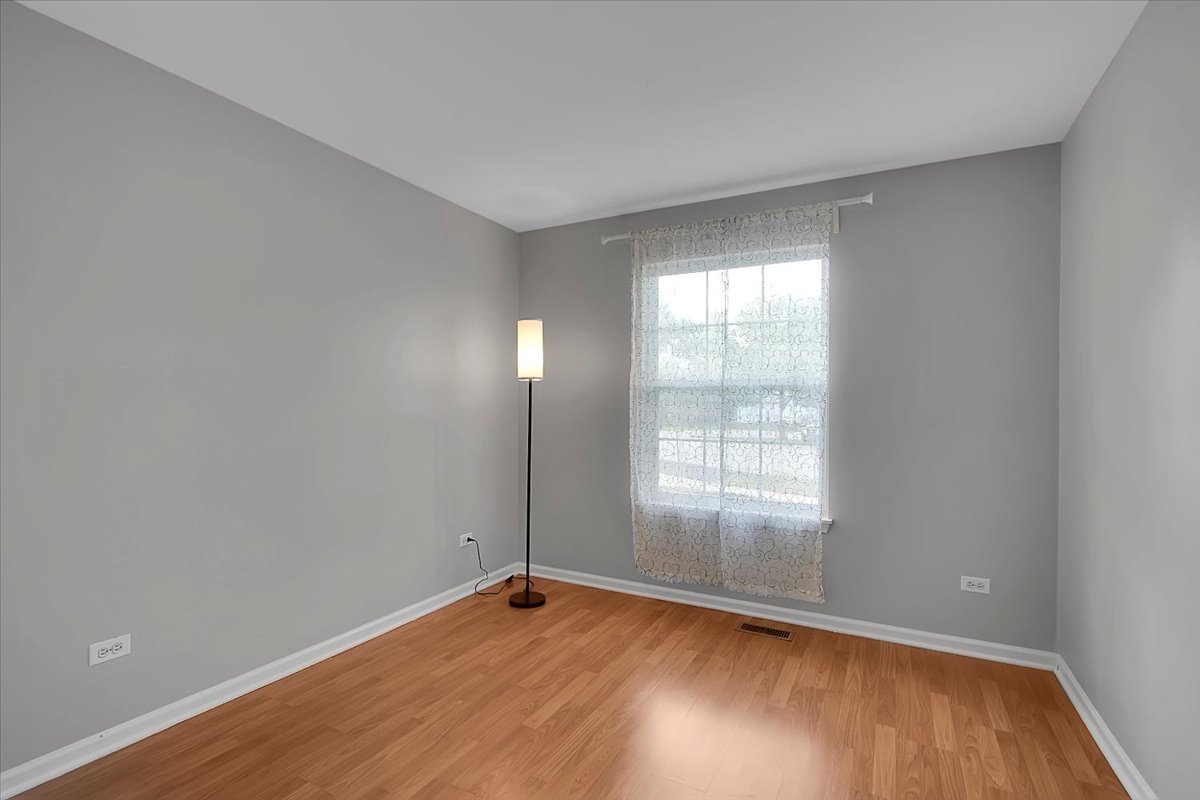 1248 N Red Oak Circle #2, Round Lake Beach, IL 60073