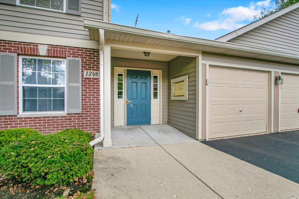1248 N Red Oak Circle #2, Round Lake Beach, IL 60073