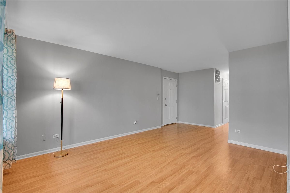 1248 N Red Oak Circle #2, Round Lake Beach, IL 60073
