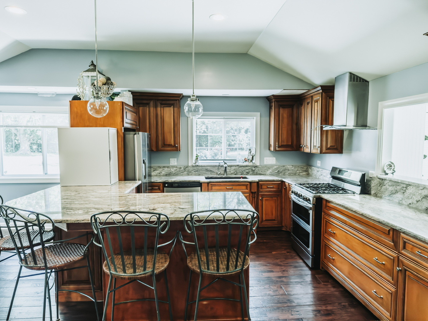 30W165 Estes Street, Naperville, IL 60563