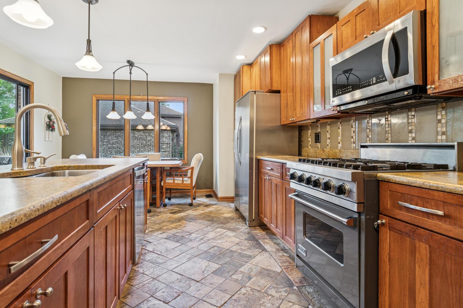 2417 Green Valley Road, Darien, IL 60561