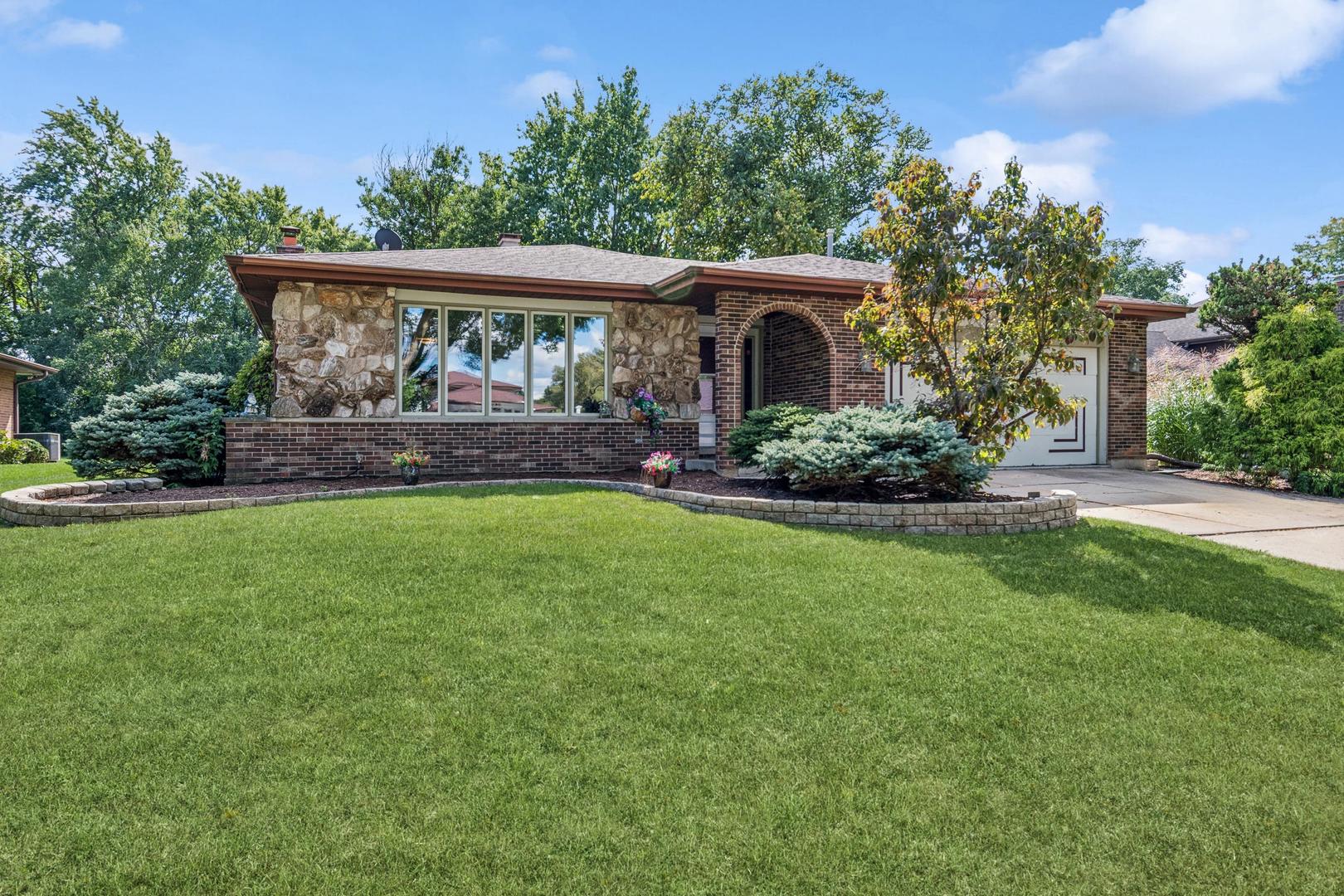 2417 Green Valley Road, Darien, IL 60561