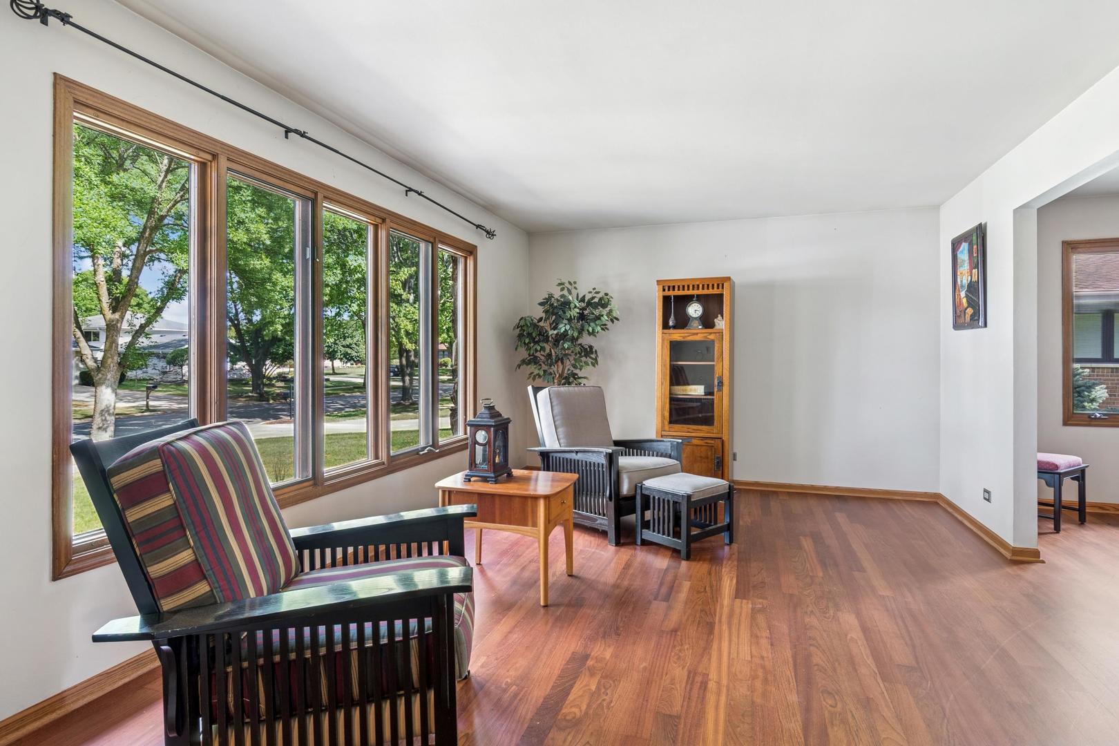 2417 Green Valley Road, Darien, IL 60561