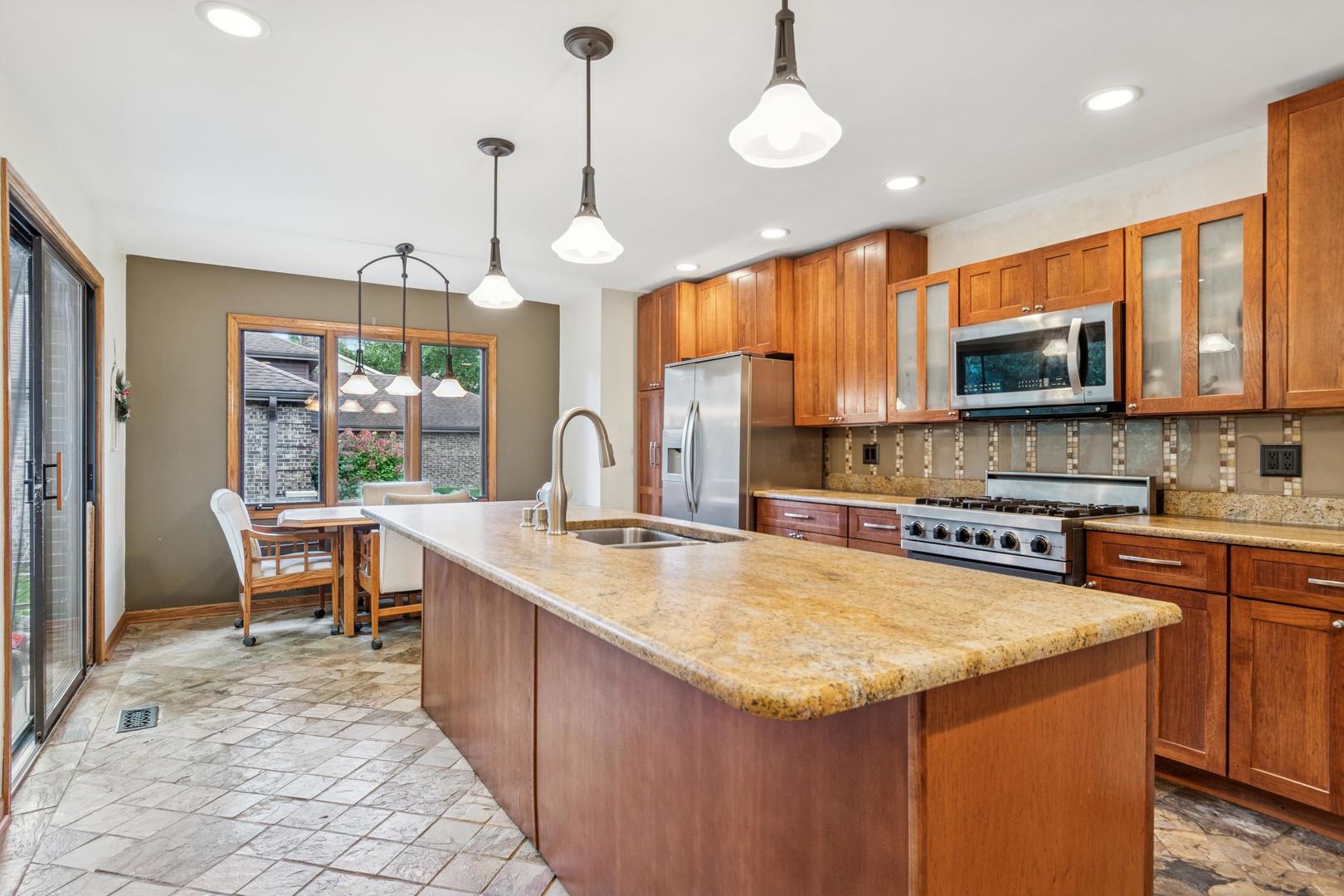 2417 Green Valley Road, Darien, IL 60561