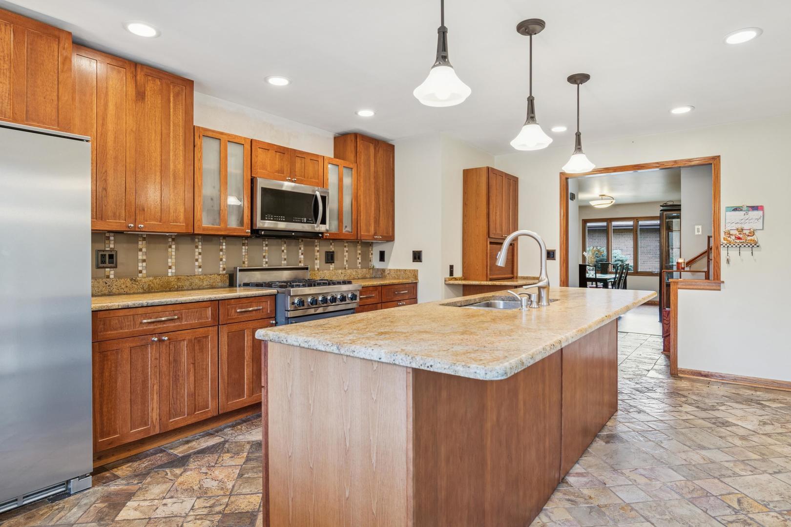 2417 Green Valley Road, Darien, IL 60561