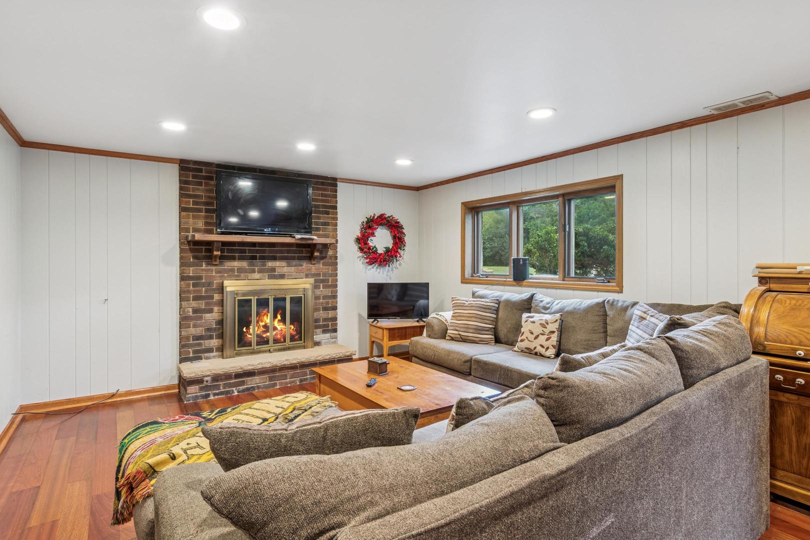 2417 Green Valley Road, Darien, IL 60561