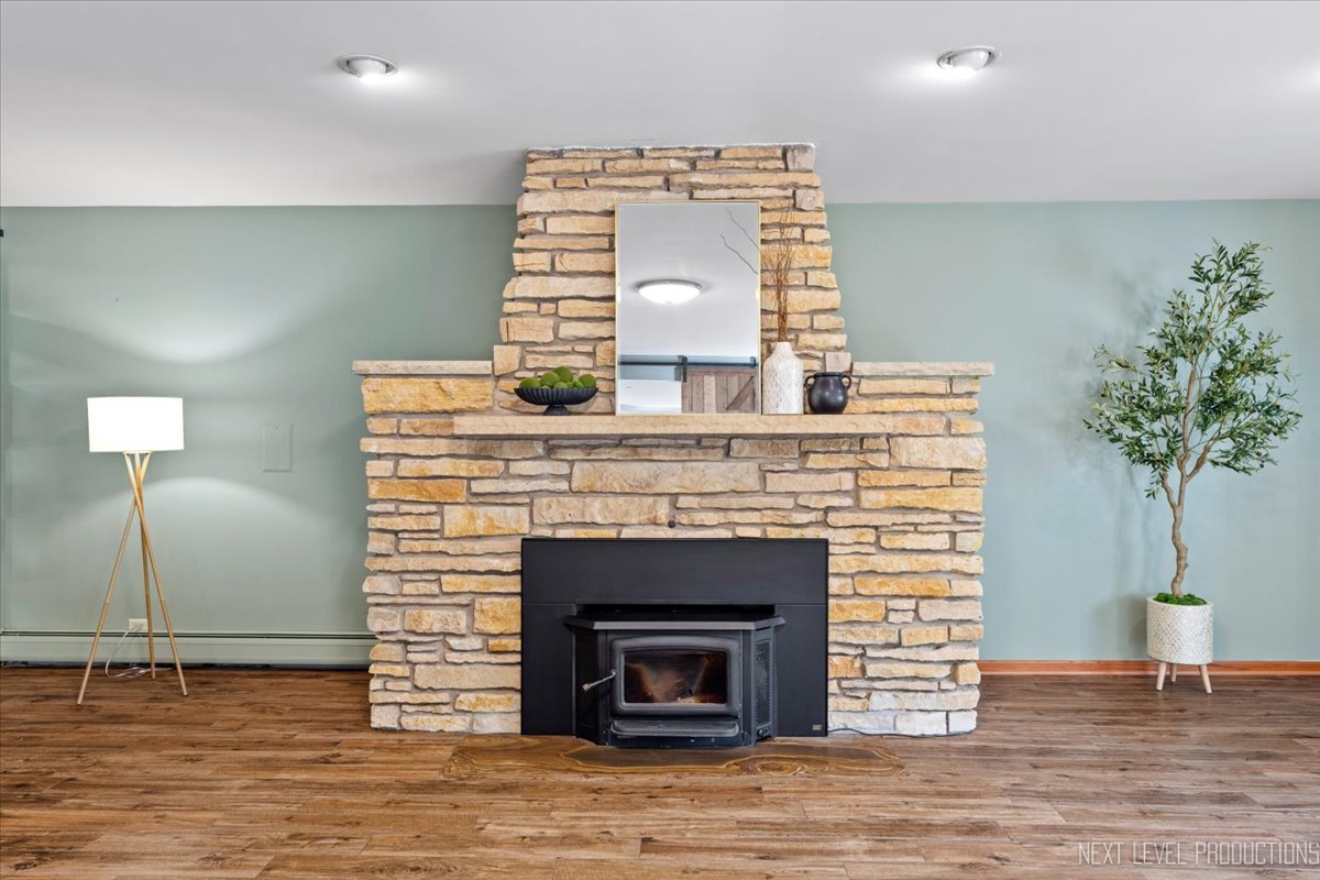 49W794 Lenschow Road, Sycamore, IL 60178