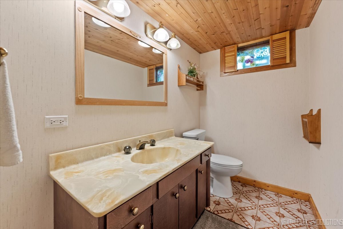 49W794 Lenschow Road, Sycamore, IL 60178