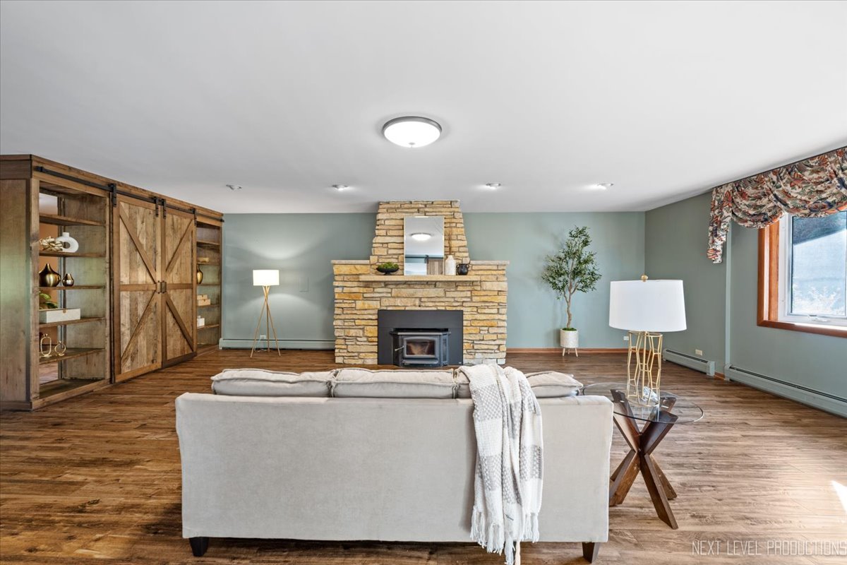 49W794 Lenschow Road, Sycamore, IL 60178