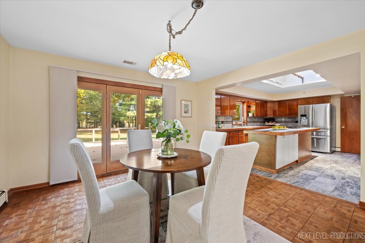 49W794 Lenschow Road, Sycamore, IL 60178