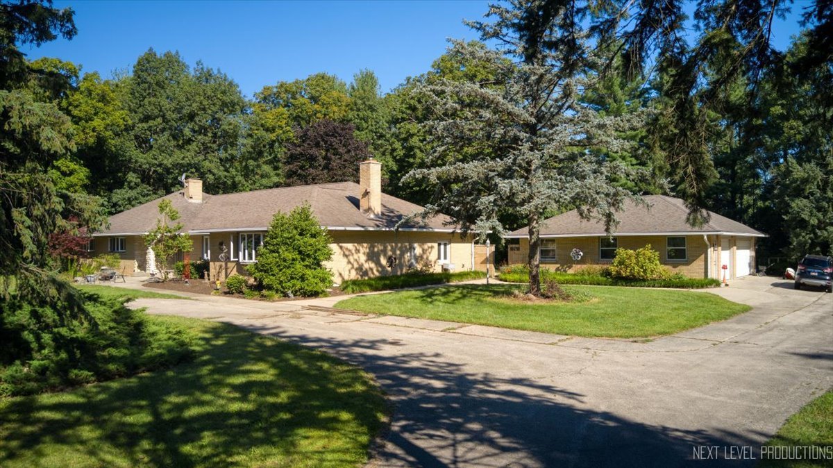 49W794 Lenschow Road, Sycamore, IL 60178