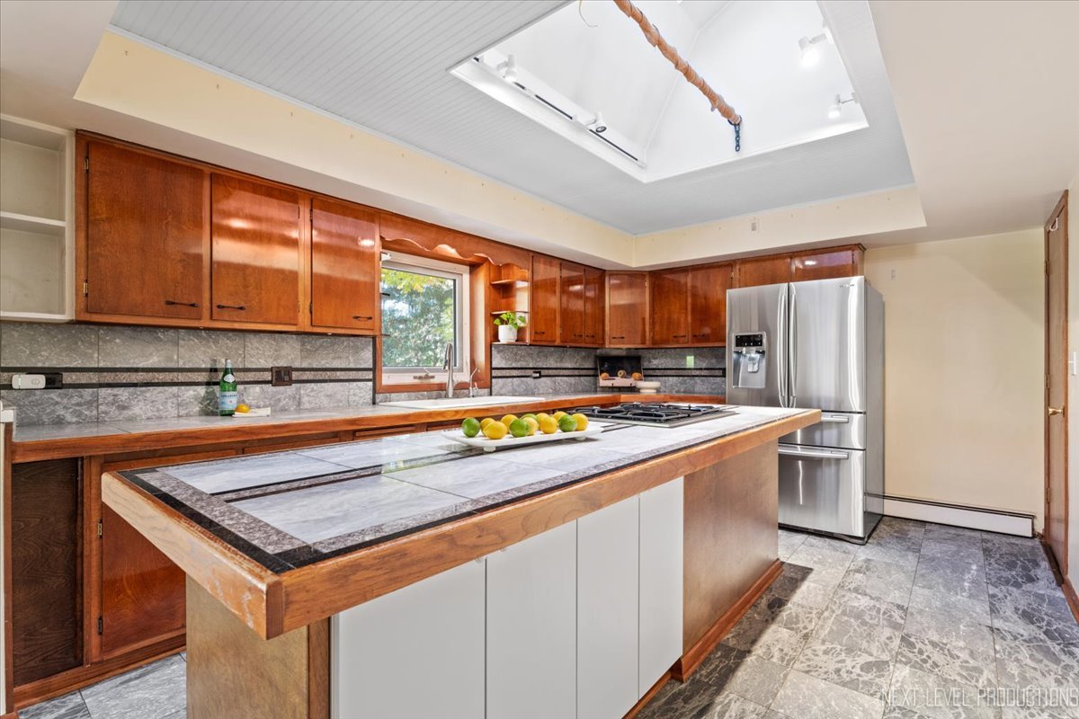 49W794 Lenschow Road, Sycamore, IL 60178