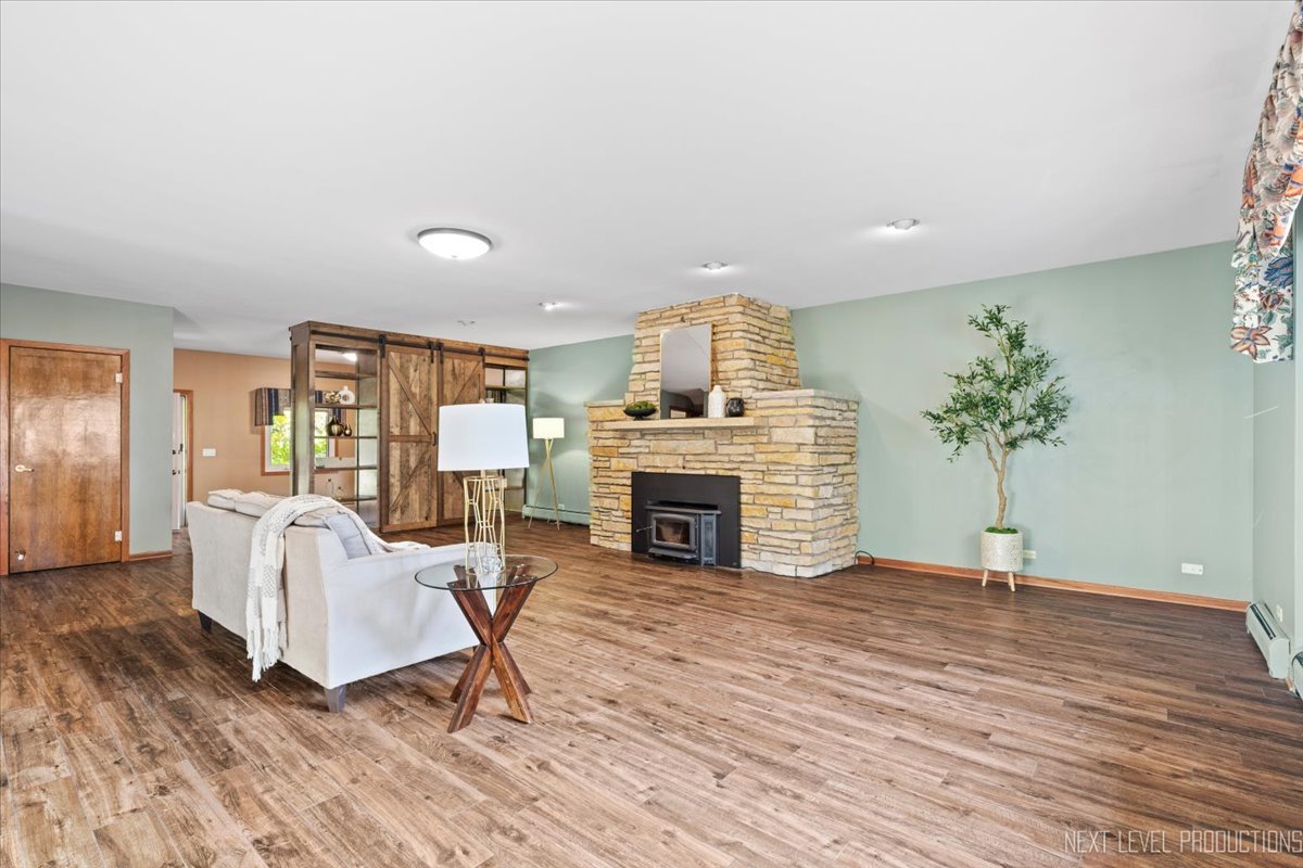 49W794 Lenschow Road, Sycamore, IL 60178