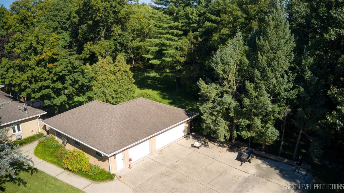 49W794 Lenschow Road, Sycamore, IL 60178