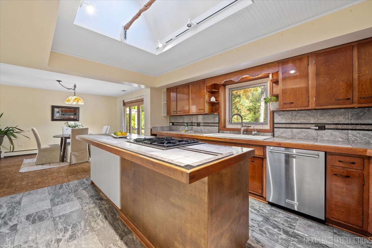 49W794 Lenschow Road, Sycamore, IL 60178