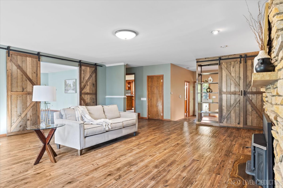 49W794 Lenschow Road, Sycamore, IL 60178