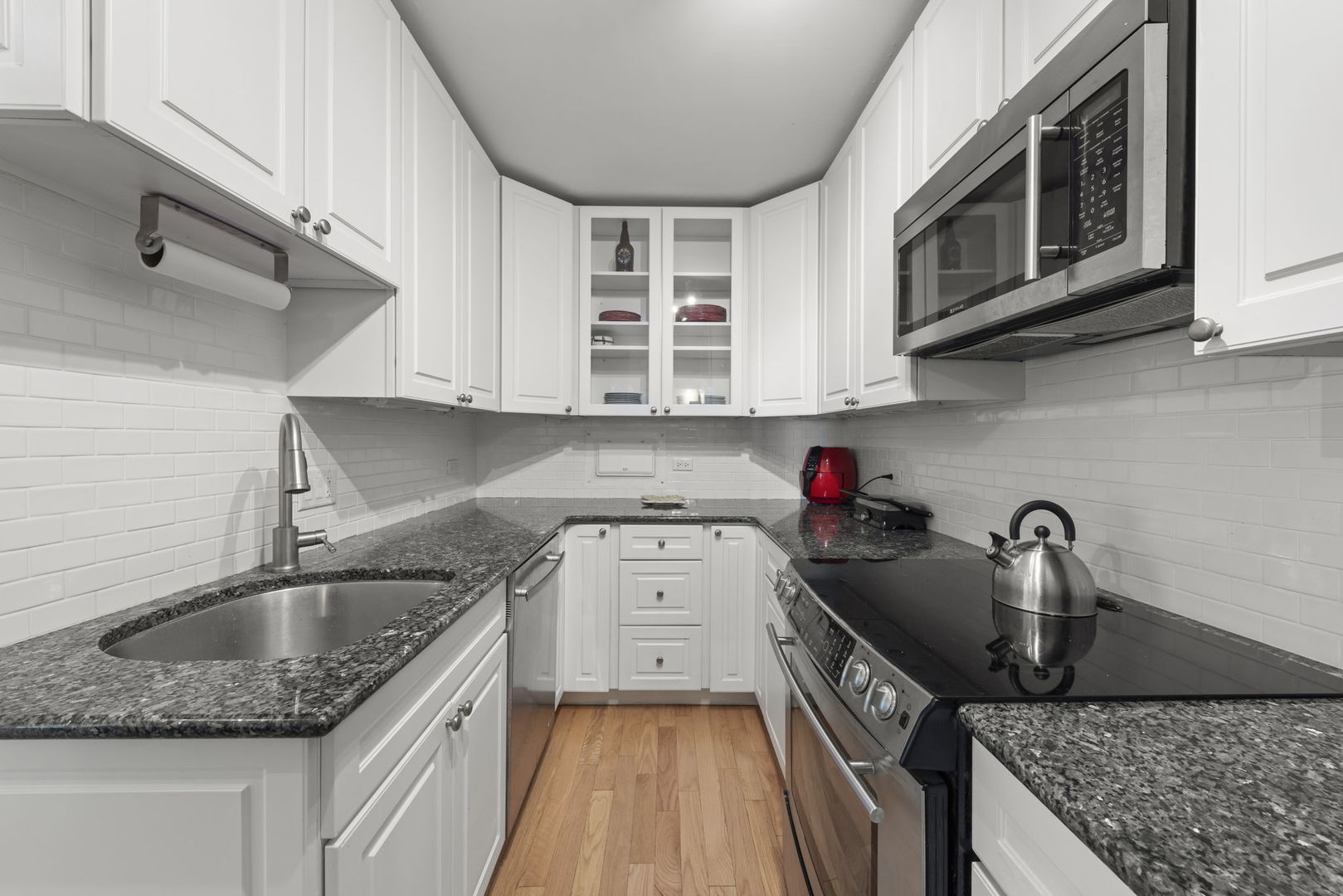 1550 N Lake Shore Drive #17B, Chicago, IL 60610