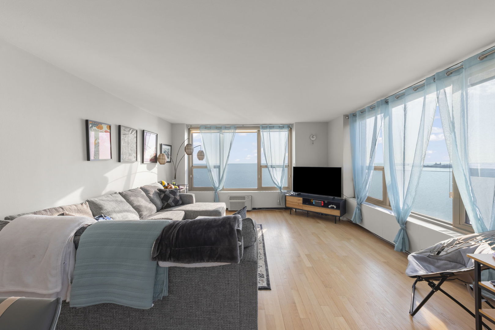 1550 N Lake Shore Drive #17B, Chicago, IL 60610