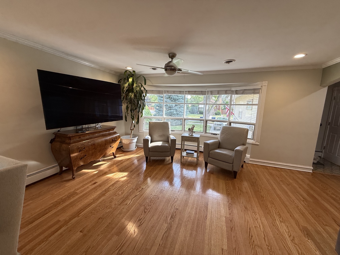 9204 S Sacramento Avenue, Evergreen Park, IL 60805