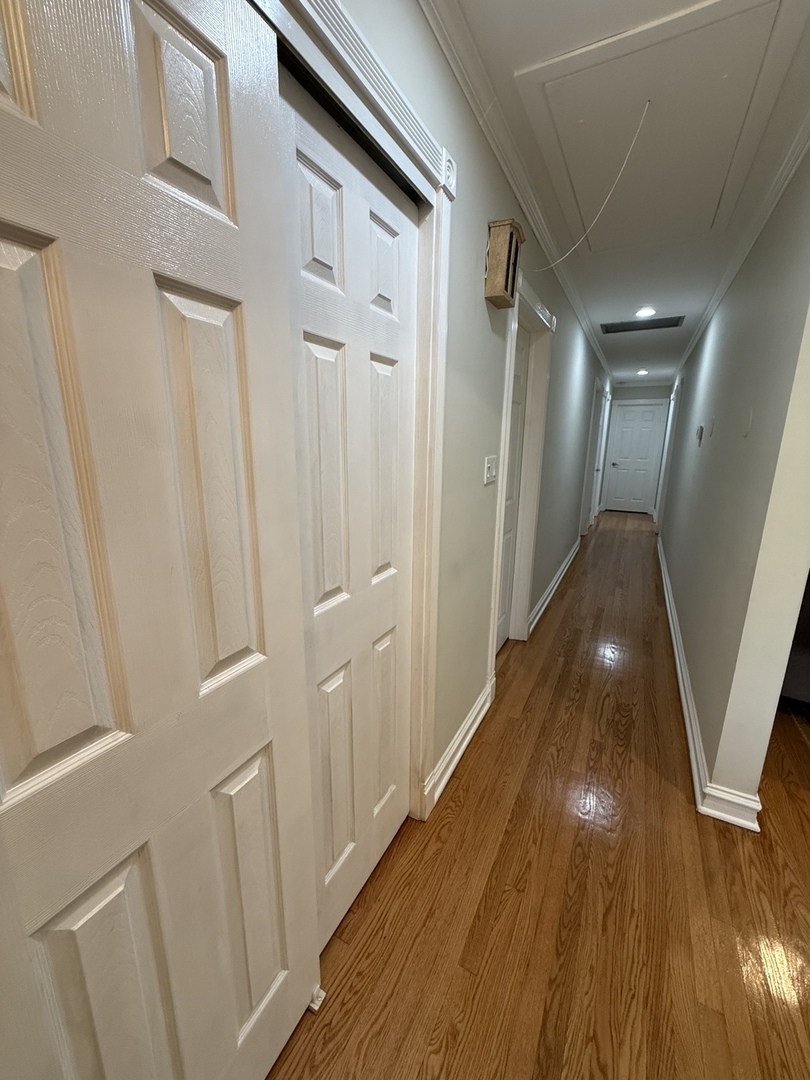 9204 S Sacramento Avenue, Evergreen Park, IL 60805