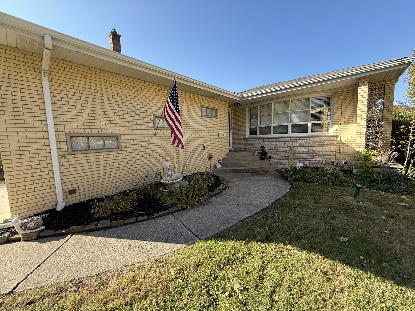 9204 S Sacramento Avenue, Evergreen Park, IL 60805