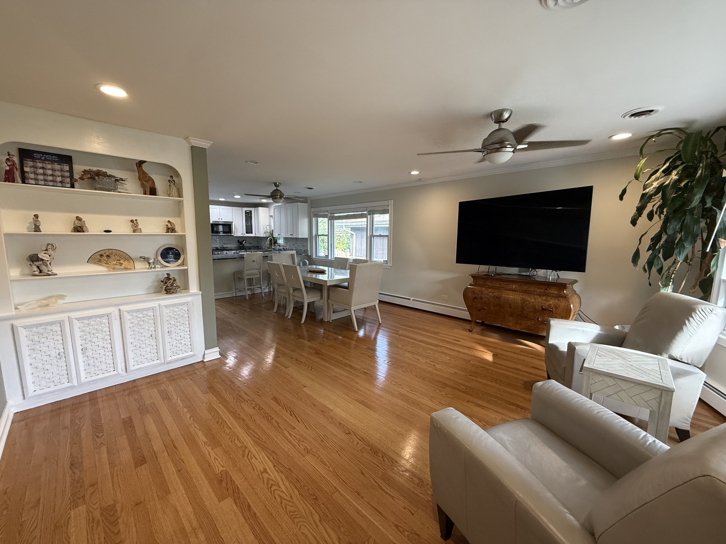 9204 S Sacramento Avenue, Evergreen Park, IL 60805