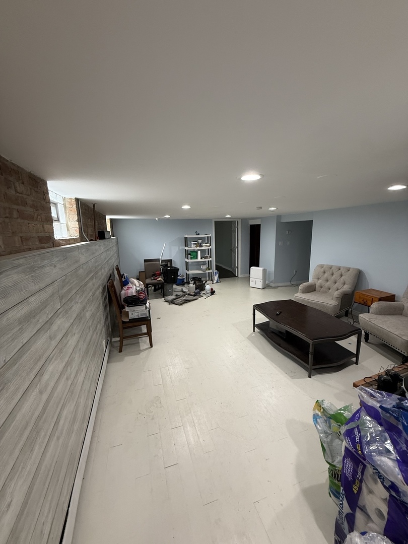 9204 S Sacramento Avenue, Evergreen Park, IL 60805