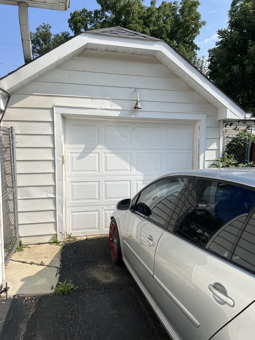 713 E Elmwood Avenue, West Chicago, IL 60185