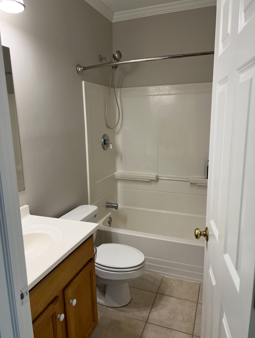 713 E Elmwood Avenue, West Chicago, IL 60185