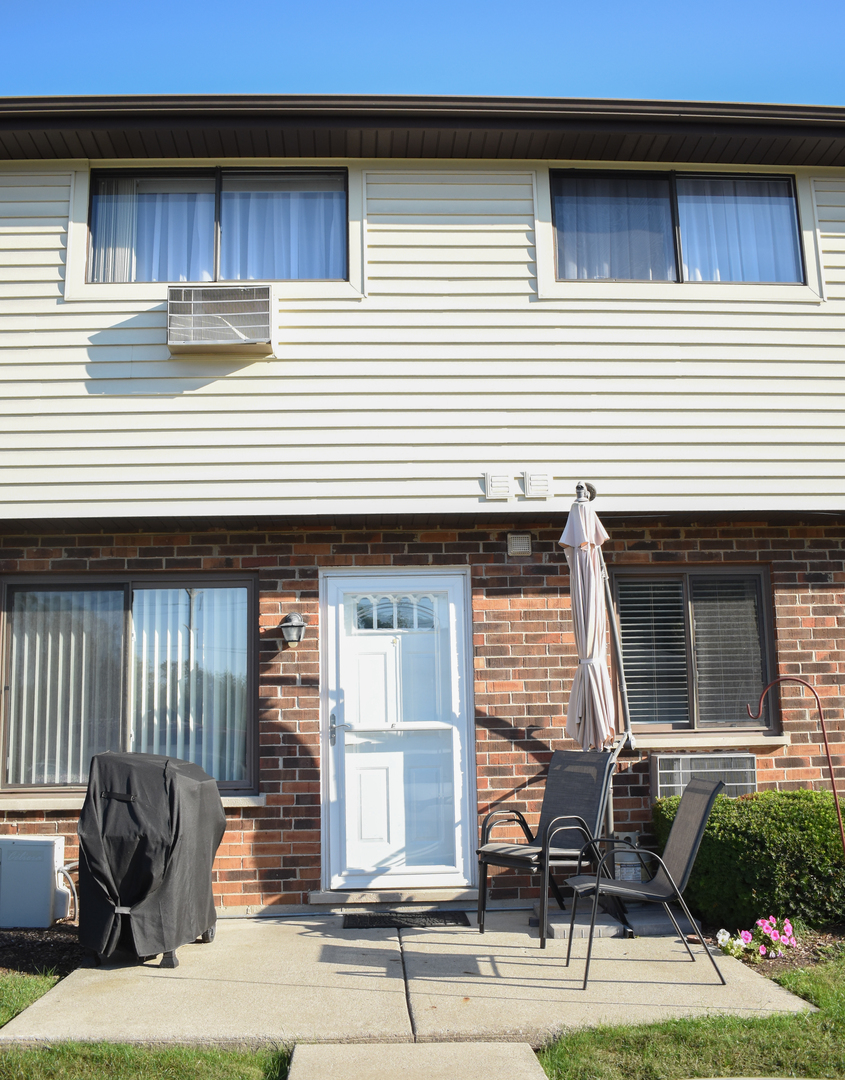 9072 Archer Avenue #E, Willow Springs, IL 60480