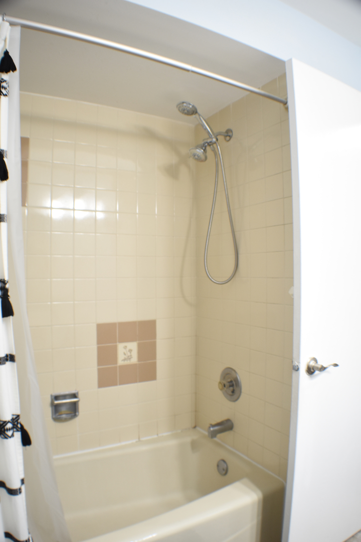 9072 Archer Avenue #E, Willow Springs, IL 60480