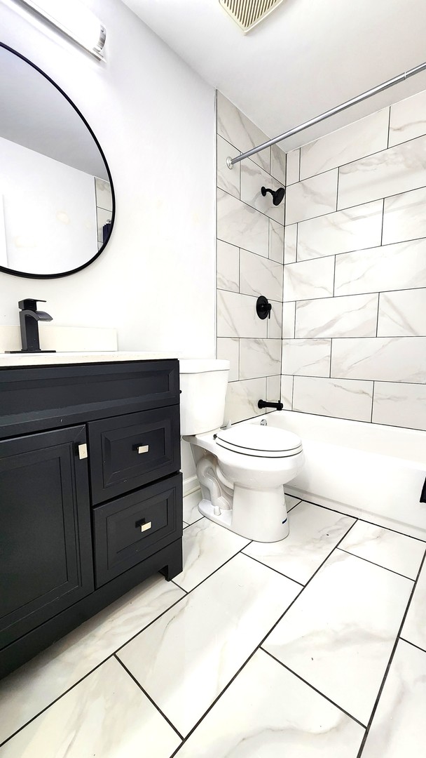 161 N Waters Edge Drive #202, Glendale Heights, IL 60139