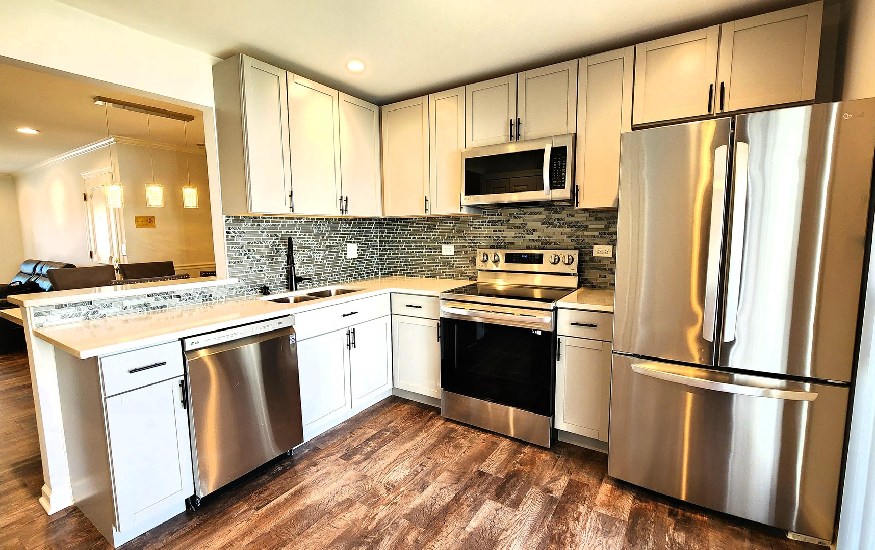 161 N Waters Edge Drive #202, Glendale Heights, IL 60139