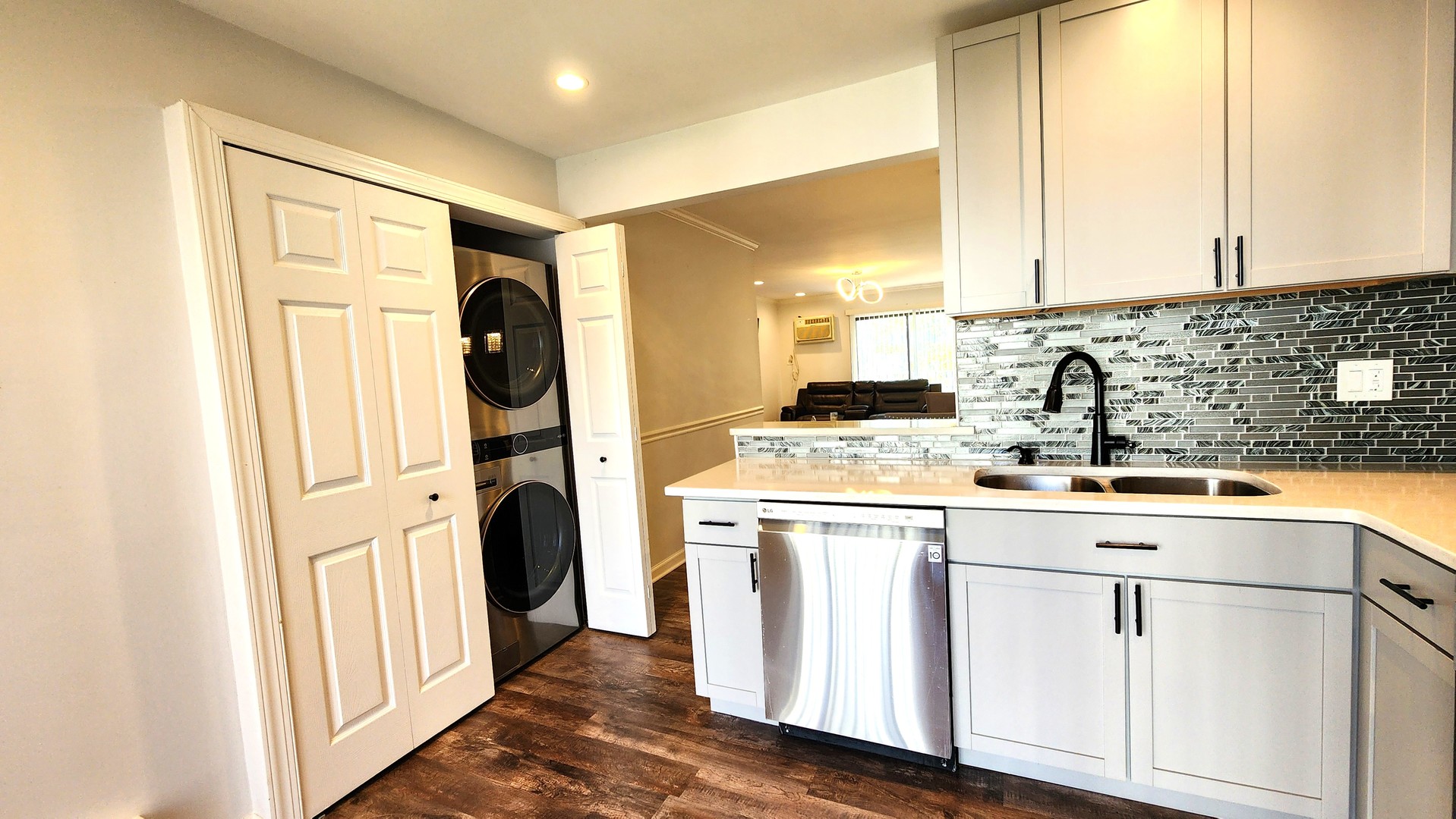 161 N Waters Edge Drive #202, Glendale Heights, IL 60139