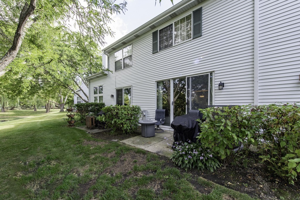 17820 W Braewick Road, Gurnee, IL 60031