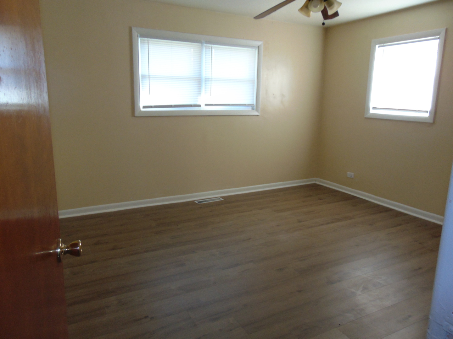 672 E 155th Street, South Holland, IL 60473
