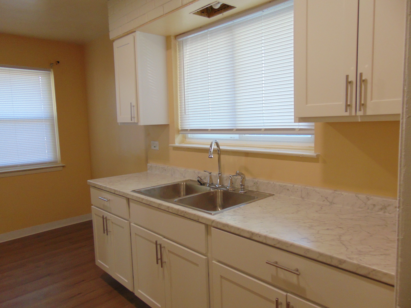 672 E 155th Street, South Holland, IL 60473