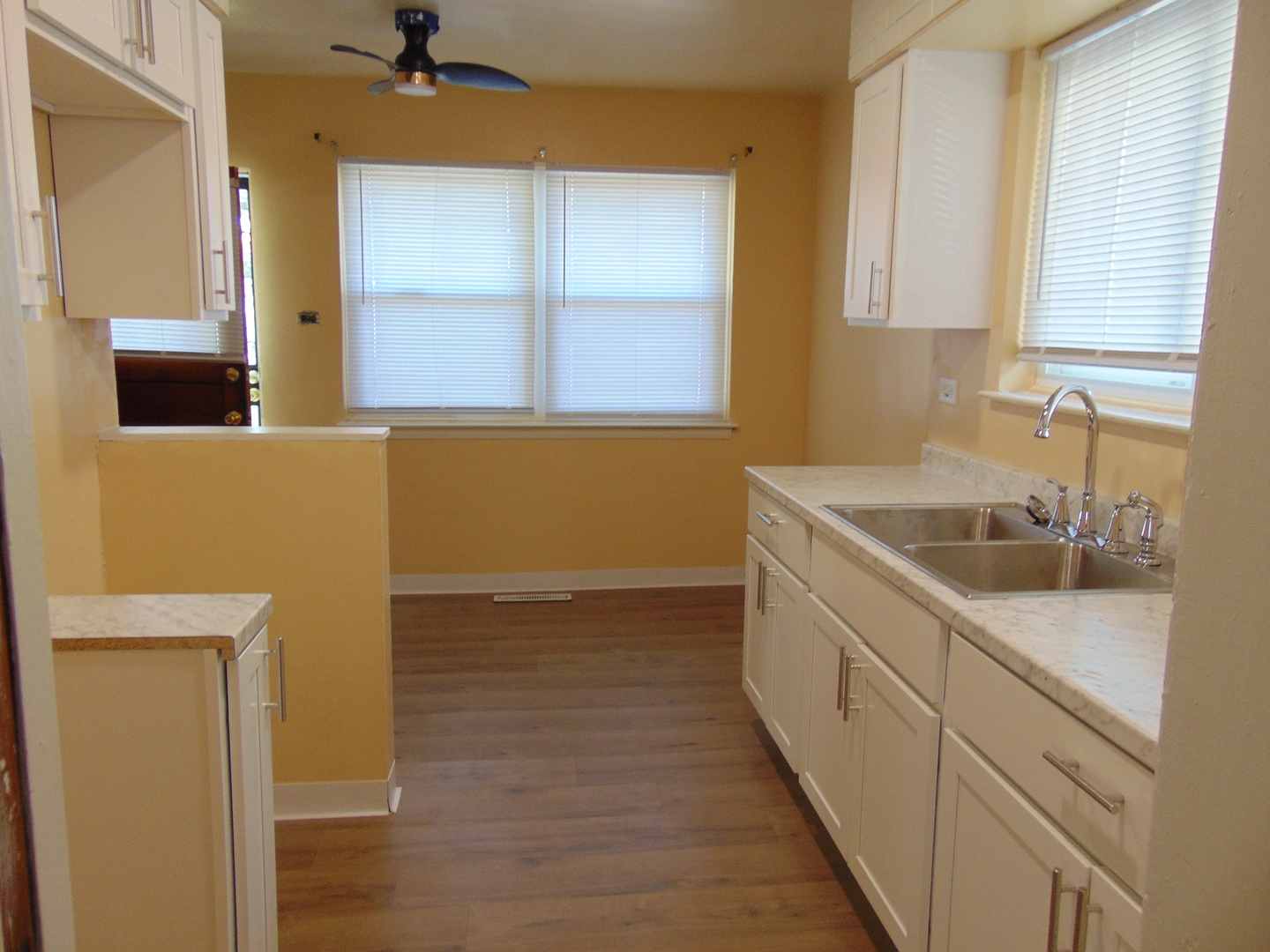 672 E 155th Street, South Holland, IL 60473
