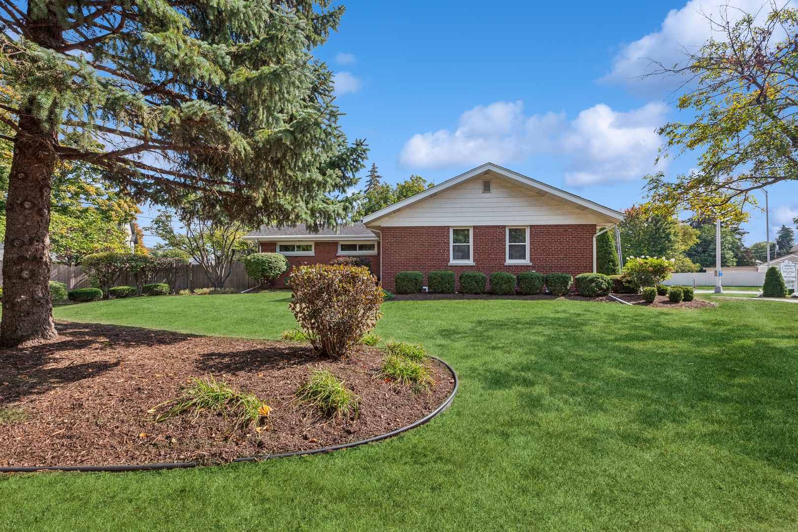 229 W Ogden Avenue, Naperville, IL 60563