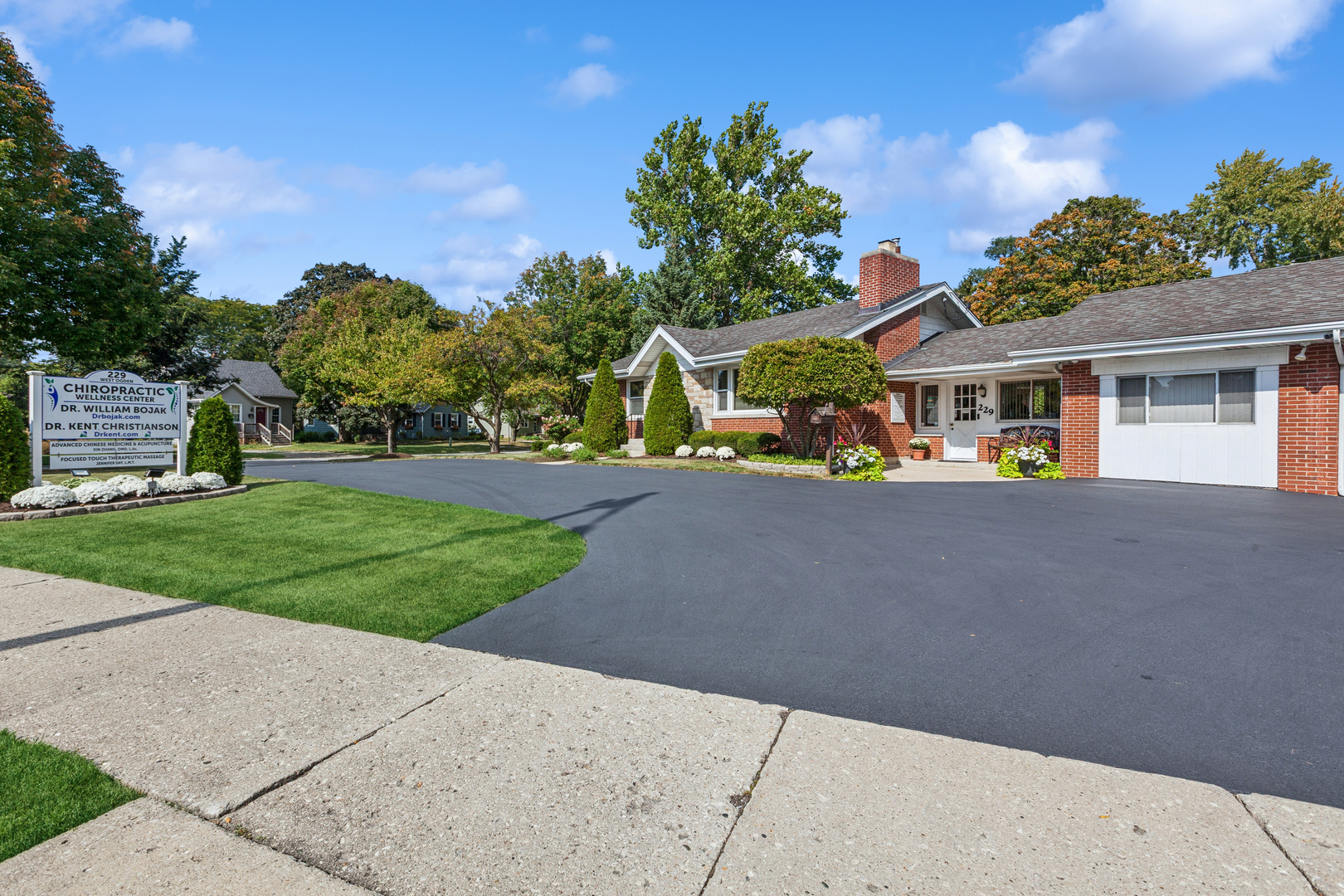 229 W Ogden Avenue, Naperville, IL 60563