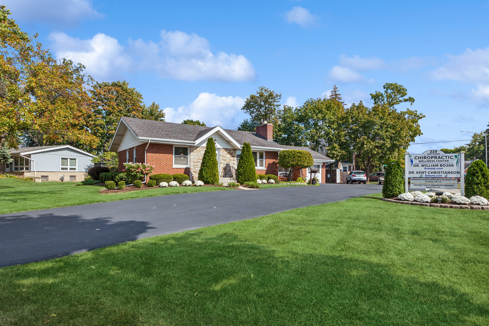 229 W Ogden Avenue, Naperville, IL 60563