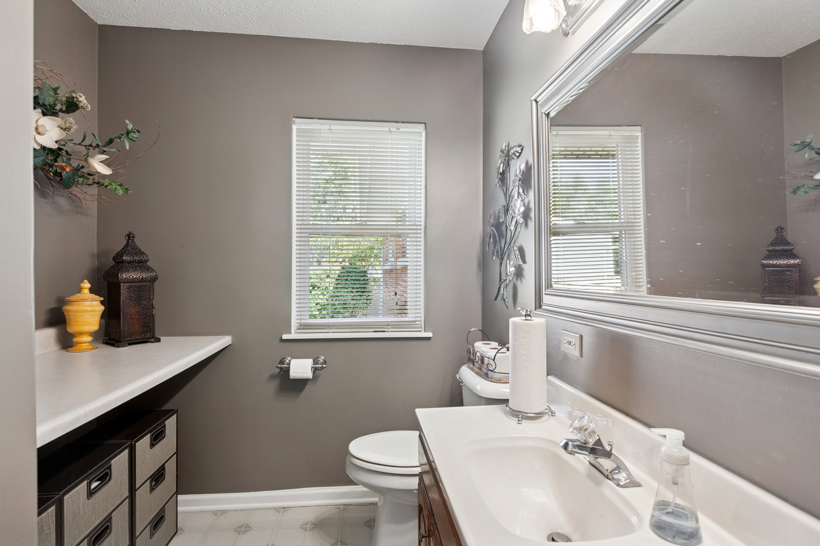 229 W Ogden Avenue, Naperville, IL 60563