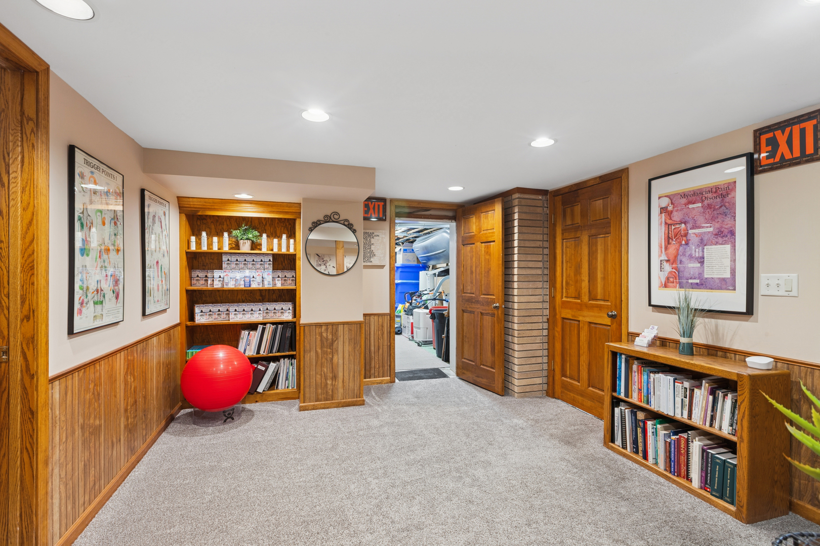 229 W Ogden Avenue, Naperville, IL 60563