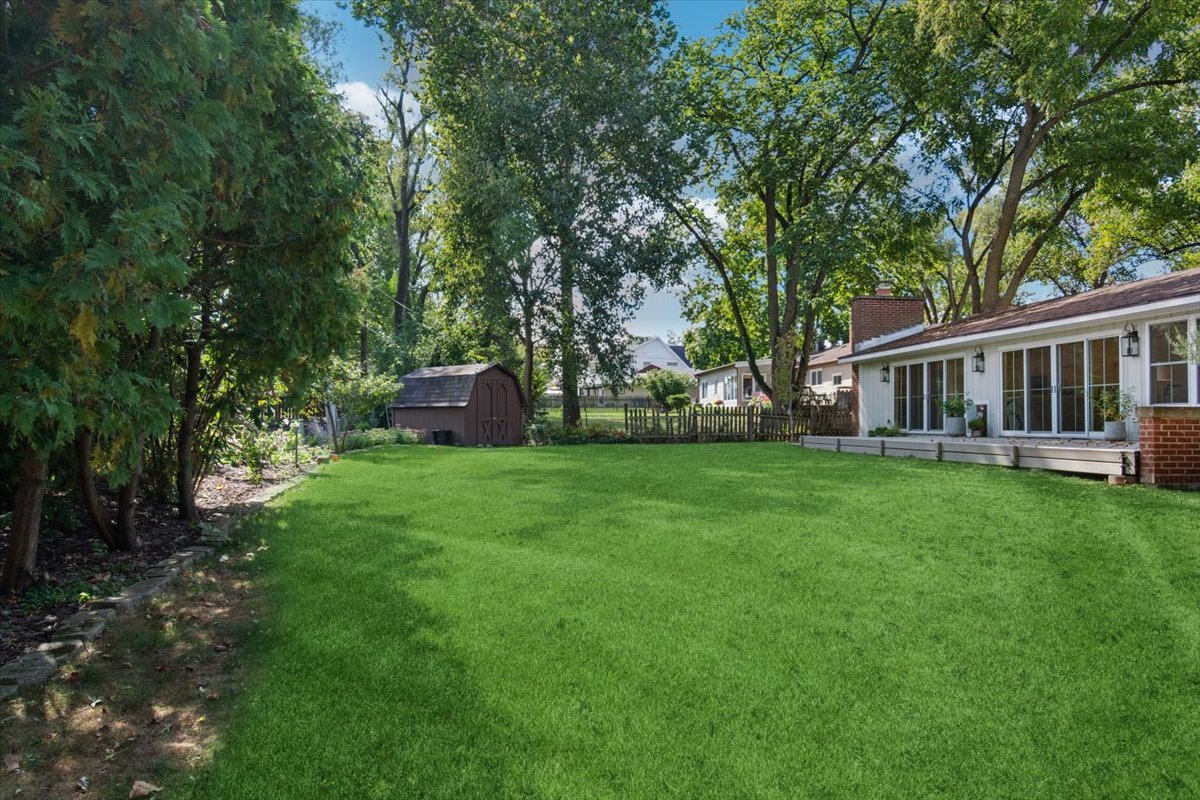905 Aurora Way, Wheaton, IL 60189