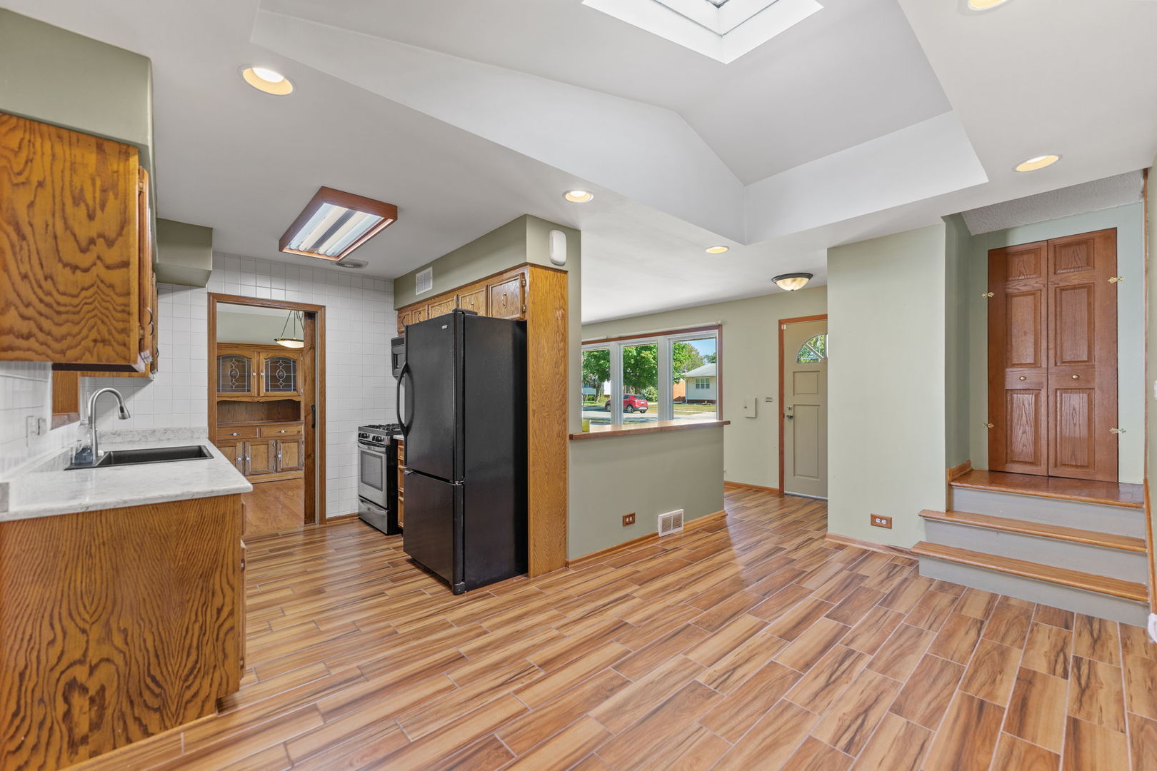 616 S Ahrens Avenue, Lombard, IL 60148